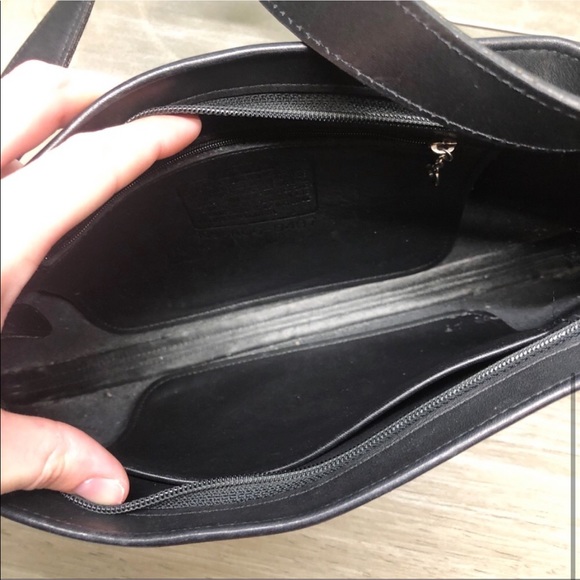 SOLD Vintage Coach Leather Black Shoulder Bag - Picture 6 of 7